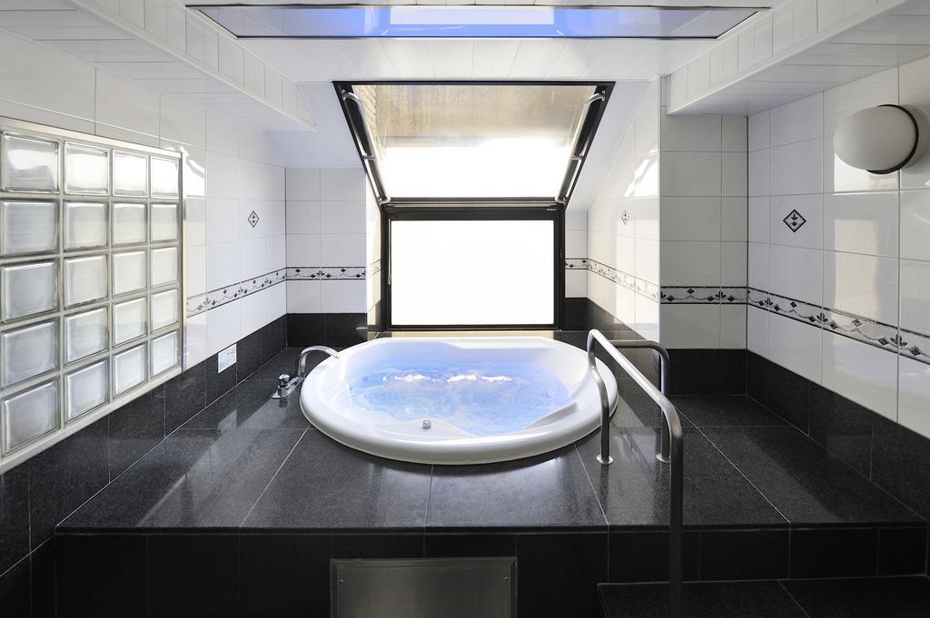 Water Hotel Mw (Adults Only) Saitama Exteriör bild